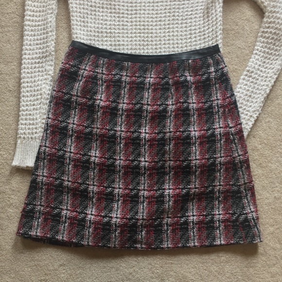 Adorable Plaid Skirt with Zipper & Leather Accents - Picture 1 of 5